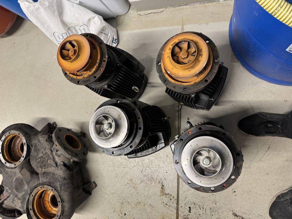 Dwa zestawy pomp obiegowych Grundfos TPD 100-125/133