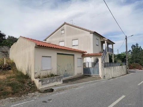 Crédito habitação Moradia v6 em Vila de Rei – Potencial para 2 Apartam