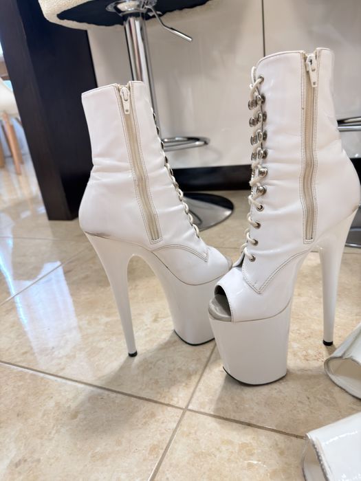 Стріпи pleaser,