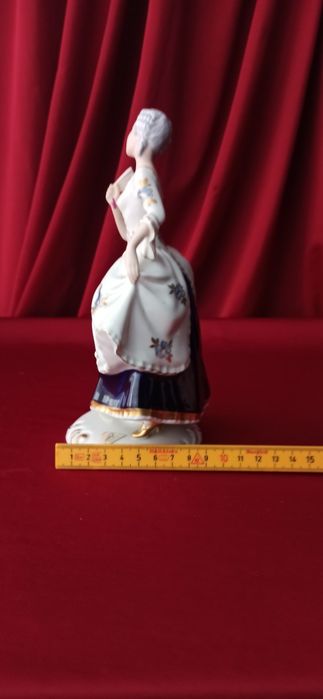 Figurka Dama z wachlarzem, Royal Dux