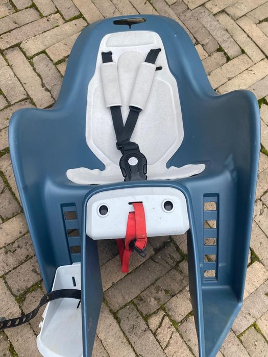 Fotelik rowerowy Decathlon B'Twin mocowany do bagażnika