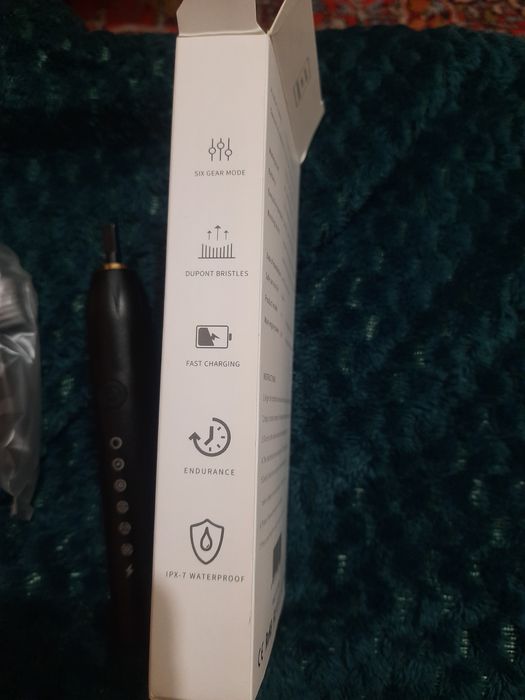 Електрична зубна щітка з 3 насадками