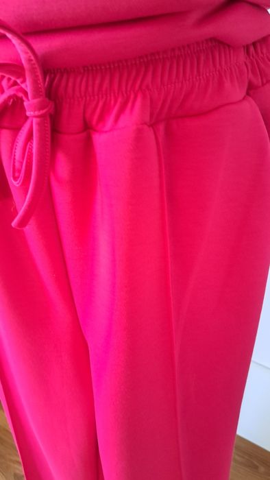 Nowy fuksjowy dres M-L