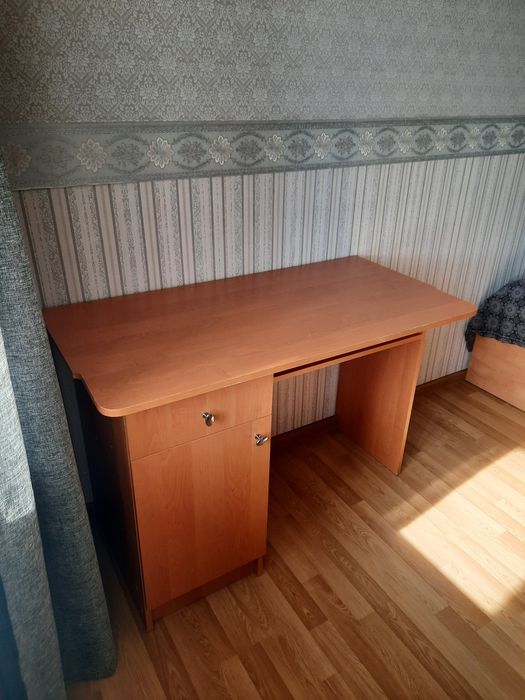 СТІЛ  учнівський, поличка підвісна