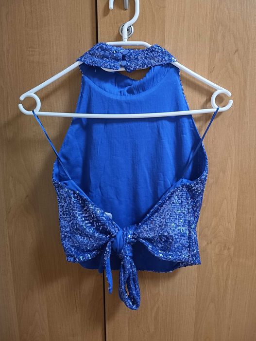 Bluzka crop top cekinowa niebieska