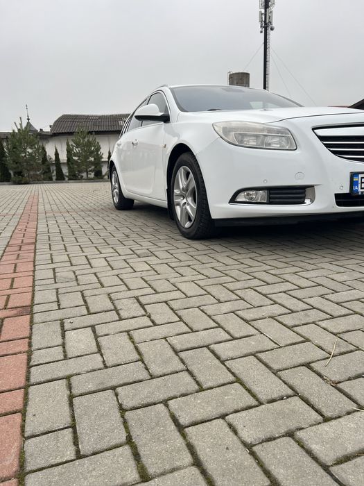 Продам опель інсігнія 2011 .
