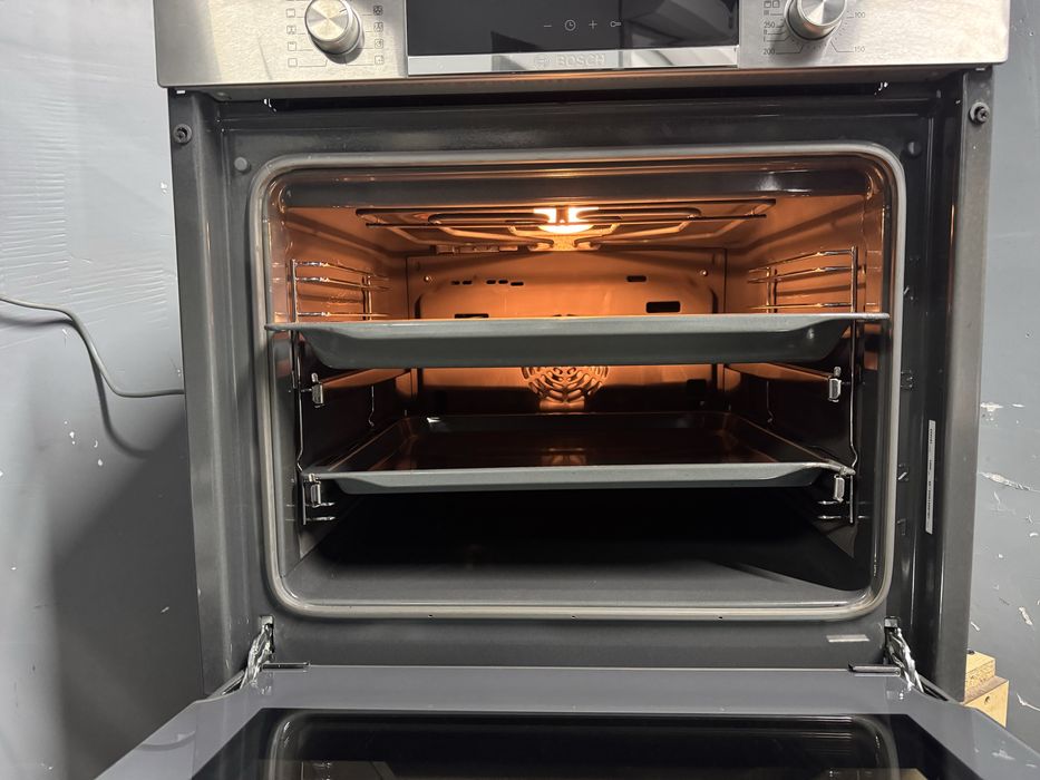 Продам Духовий Шкаф Bosch HBJ558YS3Q Ідеальний стан. Конвекція.
