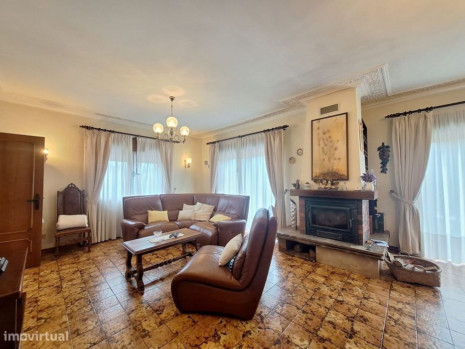 Moradia V5 com vista de rio em Santa Marta de Portuzelo.