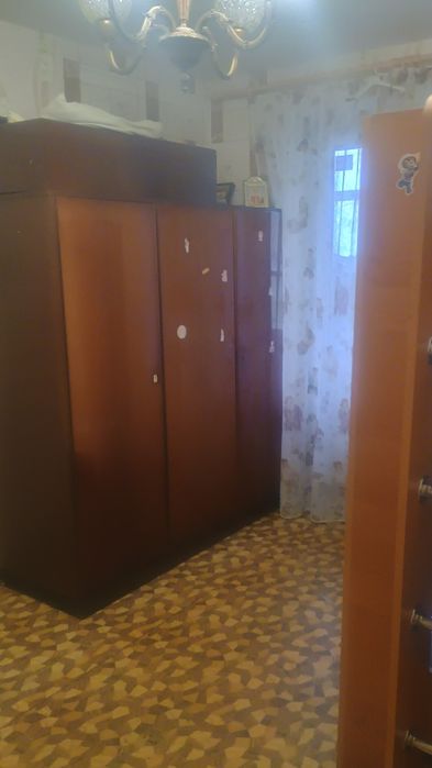 Сдам квартиру на першому поверсі в оренду.