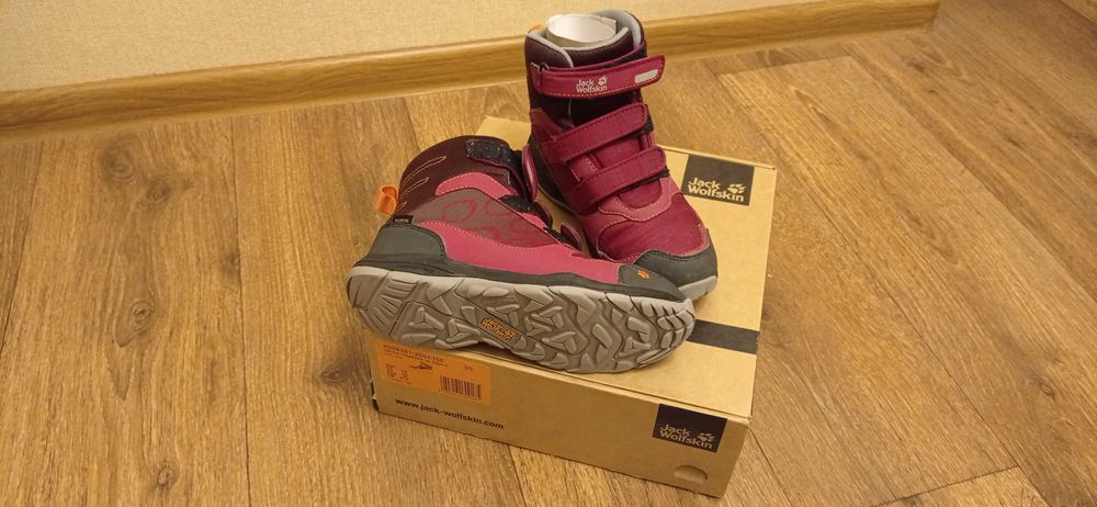 Ботинки зимние красные для девочки Jack Wolfskin размер, 35 б/у