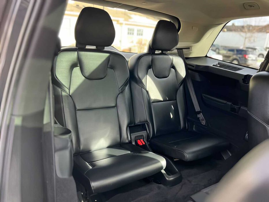 Volvo XC90      2021