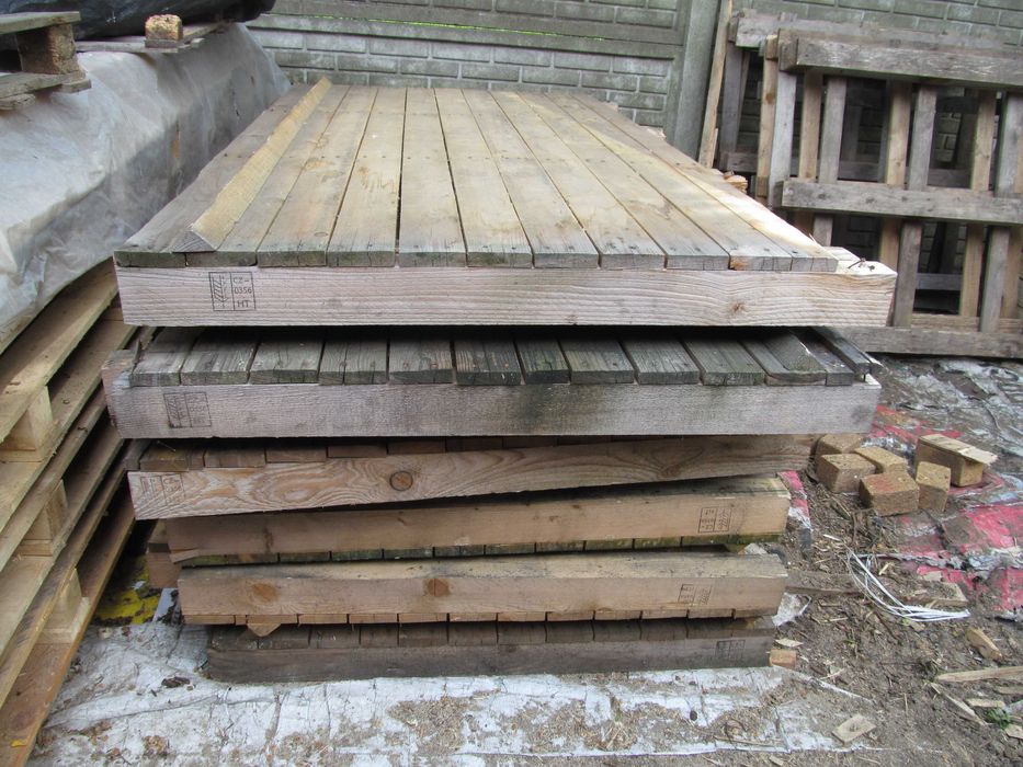 palety drewniane ' pełne ' na tarasy kojce estrady ogródki piwne etc.