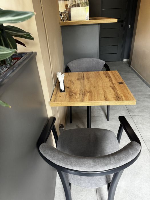 Стіл квадратний. Стіл круглий