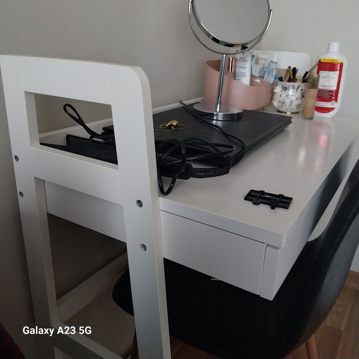 Malutkie biurko/toaletka