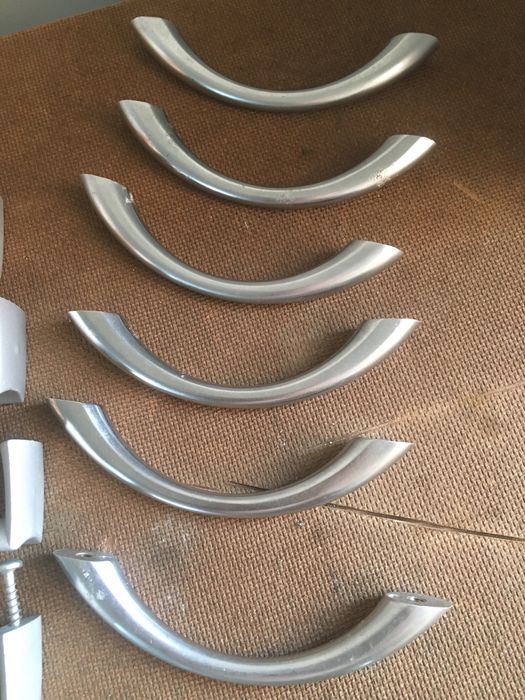 Diversos puxadores para móveis