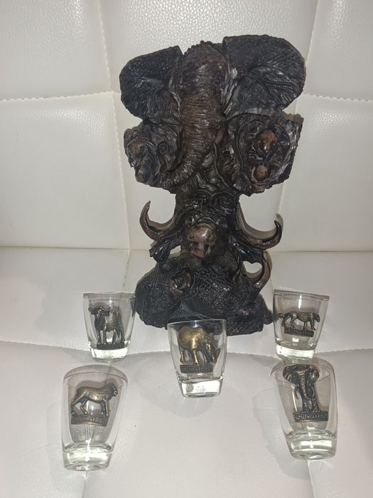 Коллекционный подарочный набор «Сафари»: Статуэтка + 5 стопок (ЮАР)