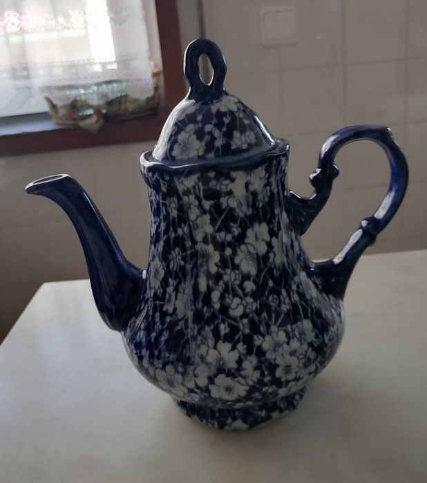 Porcelana decorativa em azul e branco