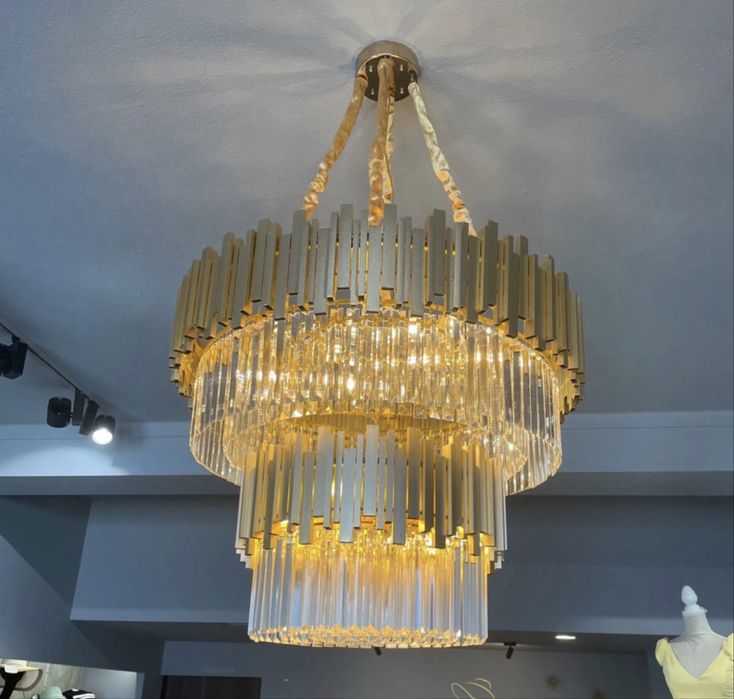 Candeeiro de aluminio e cristal dourado