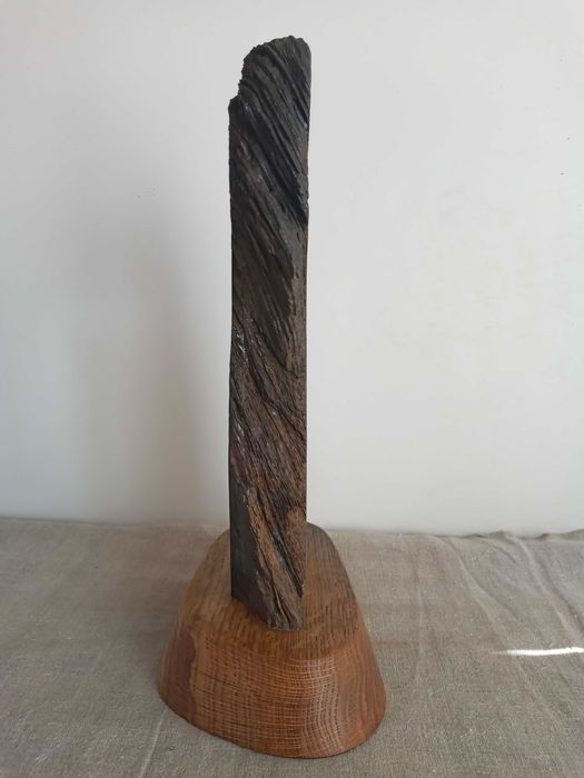 Магнітна підставка для кухонних ножів.