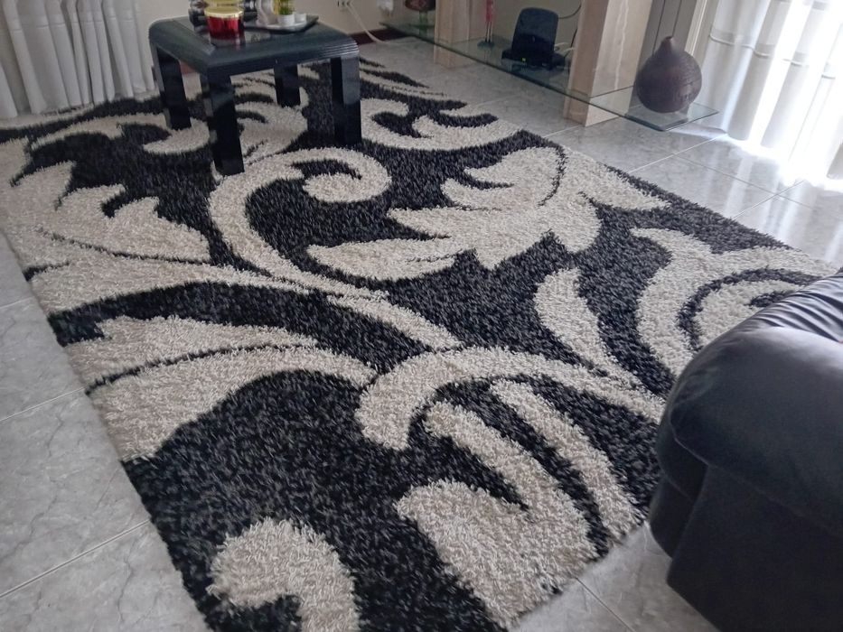 Carpete de sala em bom estado