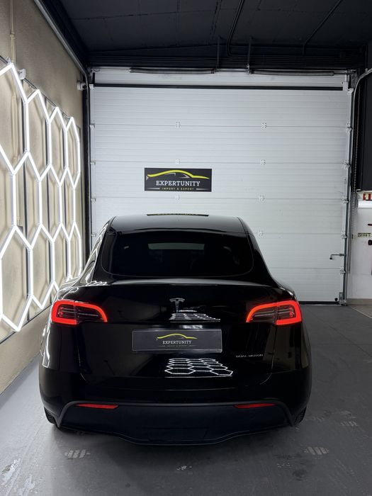 Tesla Model Y Long Range Dual Motor