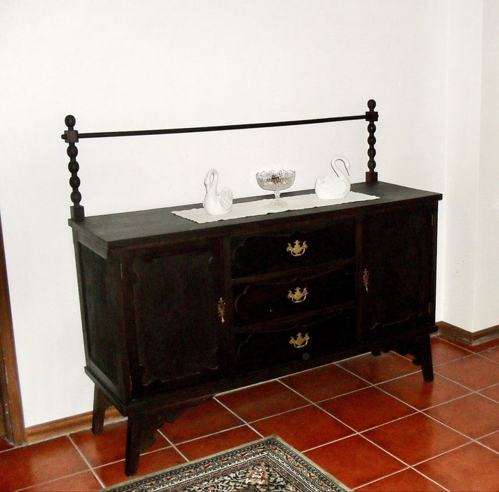 Móvel de sala de jantar antigo