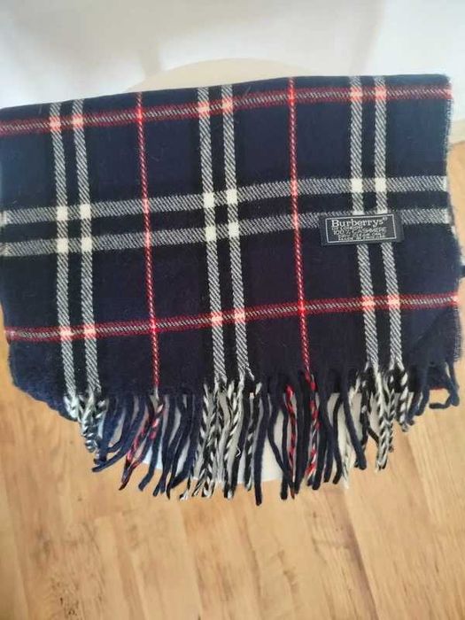 Szalik Burberry – intensywny granatowy, stan nowy bez metki