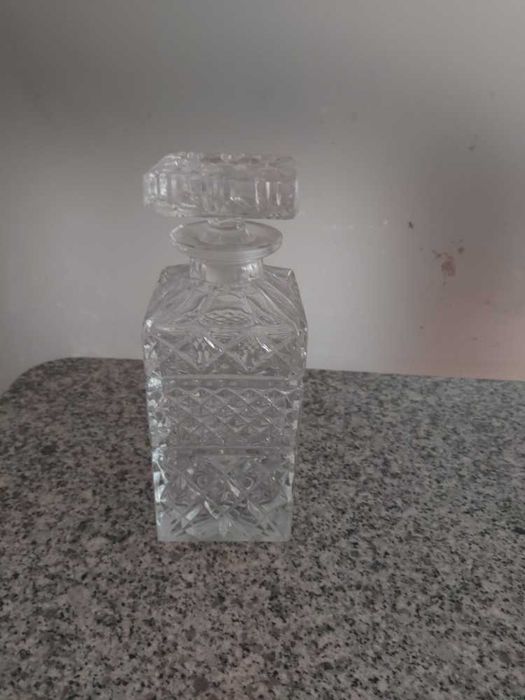 Conjunto de Garrafa e 8 Copos de Cristal