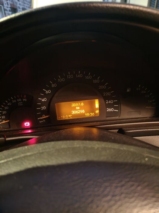 Mercedes-Benz C200