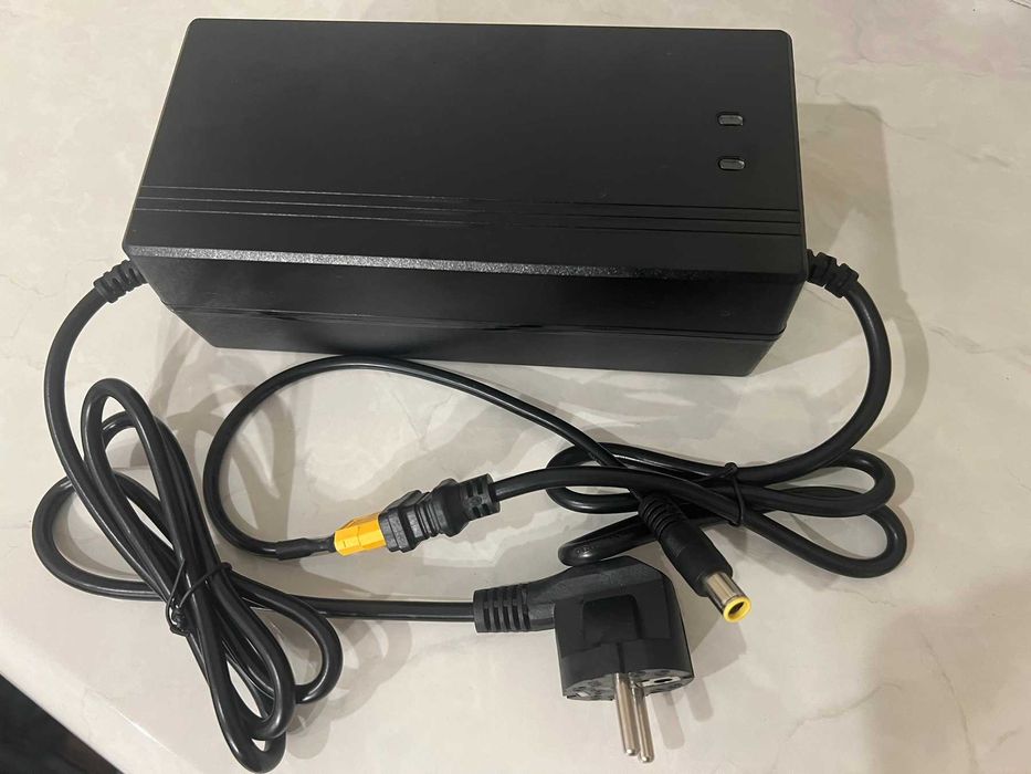 Зарядне до BLUETTI T200S  блок живлення 25.2V/8A зарядка EB 70