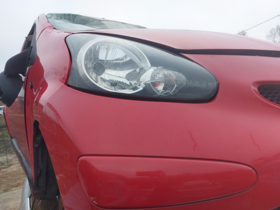 Lampy Przód Prawa i Lewa Toyota Aygo I Do Założenia