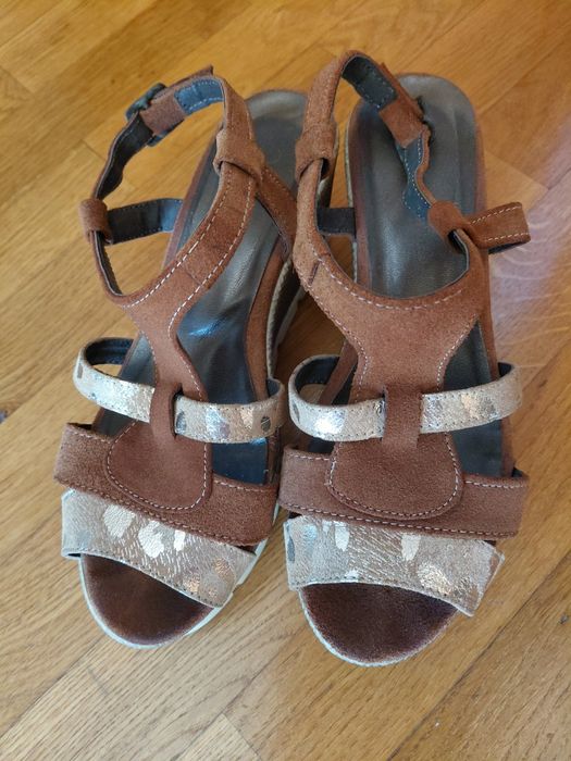 Sandalias em pele 38