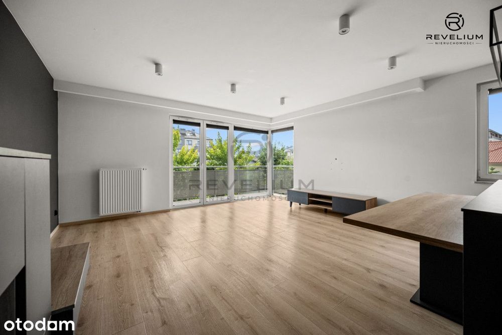 Duży balkon | Przestrzeń | Kom. lok. | Msc. w hali