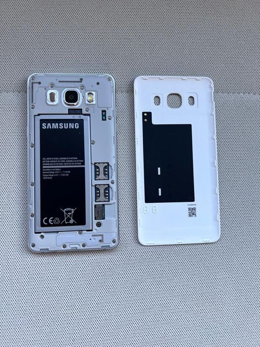 Vendo Samsung Galaxy J5 (2016) Dual SIM em excelente estado, totalmente funcional e desbloqueado para qualquer operadora.