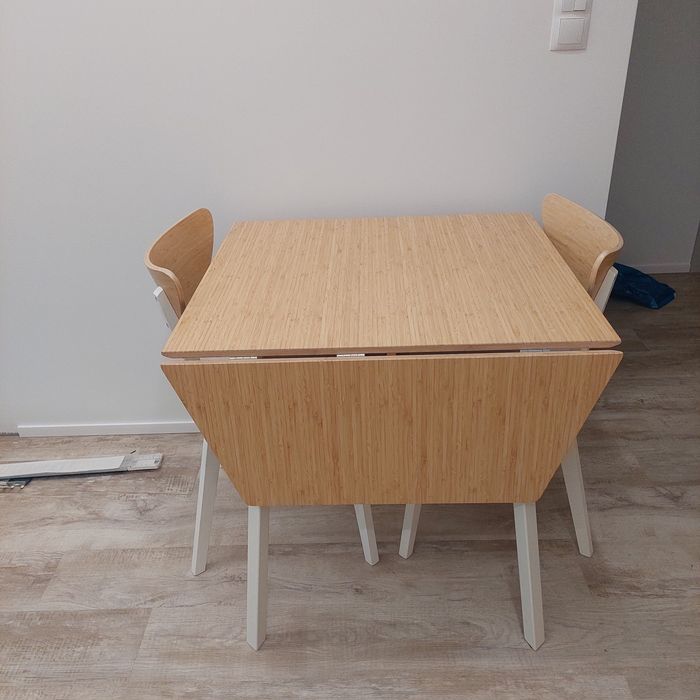 Stół rozkładany z krzesłami