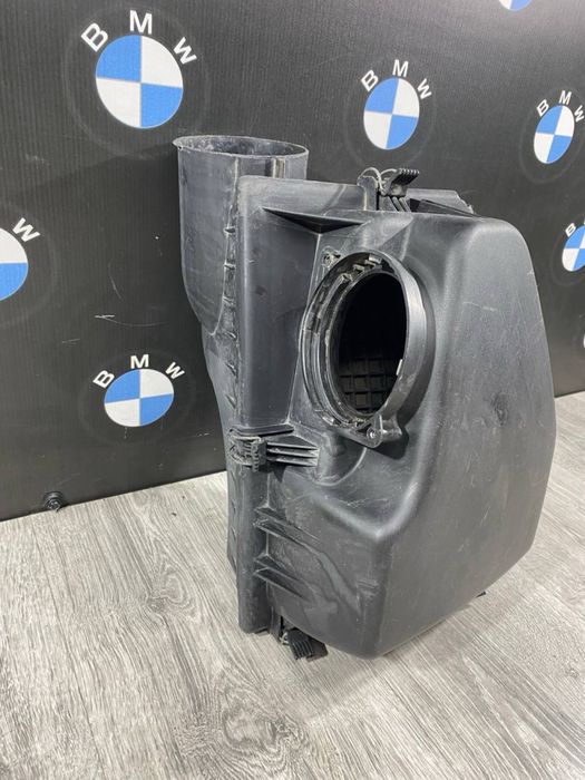 Корпус повітряного фільтра BMW E61 Код:1496