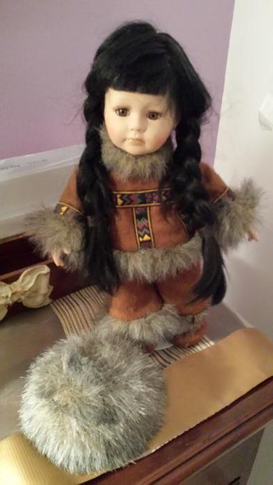 Boneca em porcelana antiga