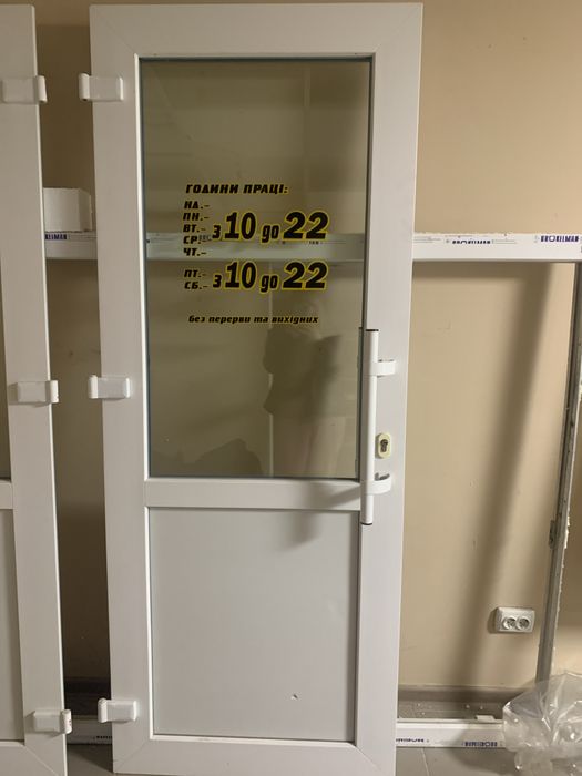 Дверь пластиковая