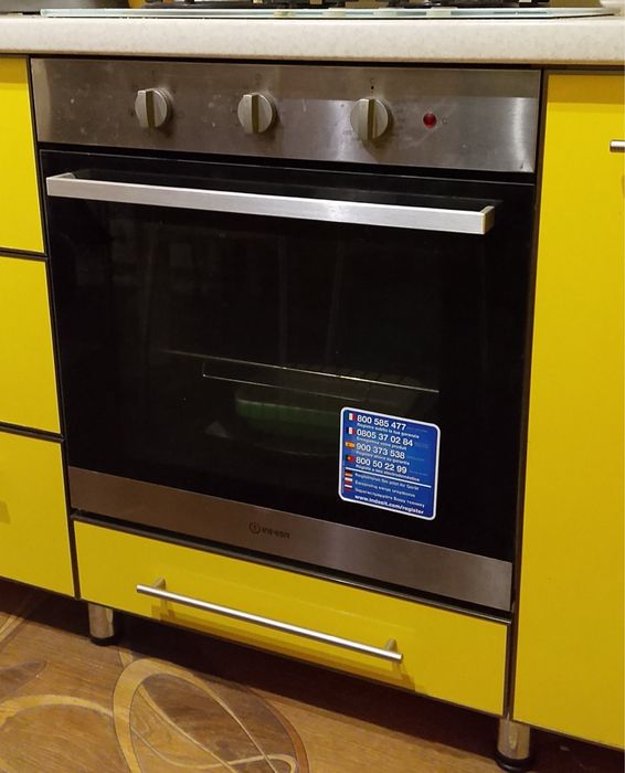 Терміново! Комплект духовка Indesit + газова панель Pyramida