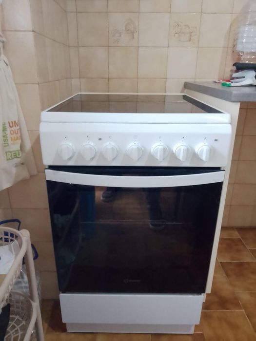 Fogão elétrico com forno