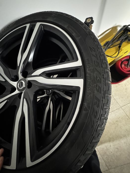 sprzedan 4 felgi z oponami 275/35R22