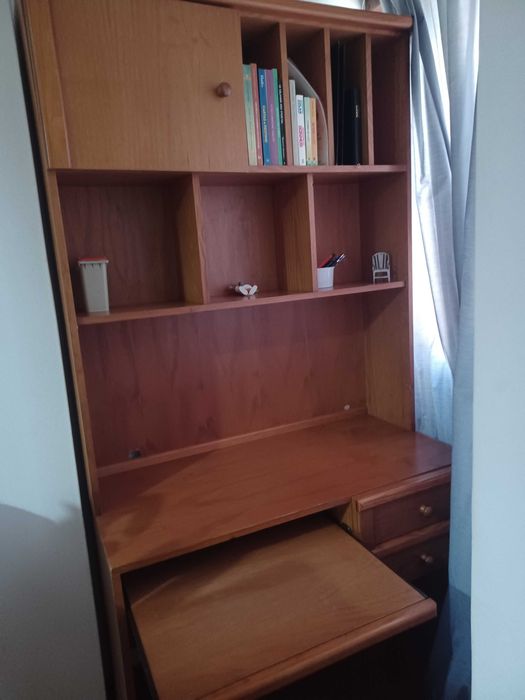 Mobília de Quarto em Pinho