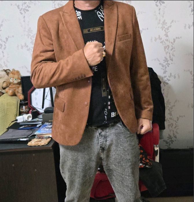 Продаж піджаків , костюмів