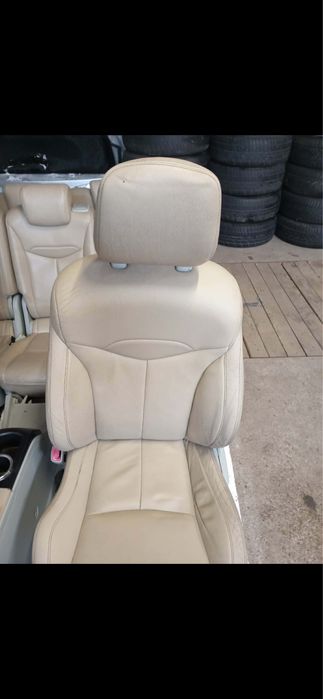 Momplet 7 foteli skóra toyota prius plus