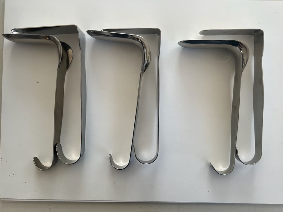 Nowy osprzęt medyczny. Wzierniki, pensety, sonda.