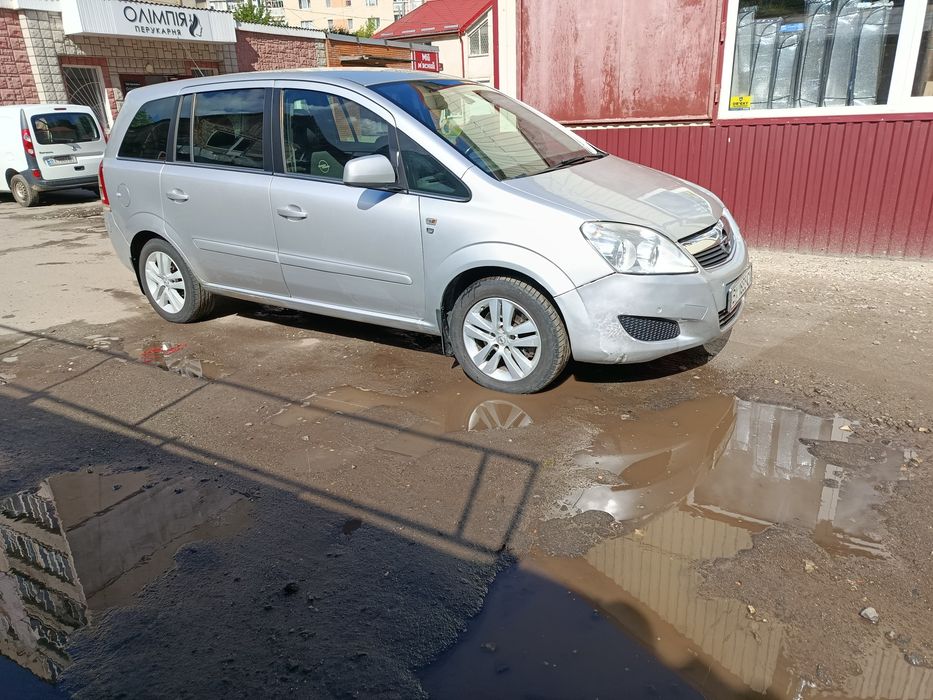 Продам Опель Зафіру.
