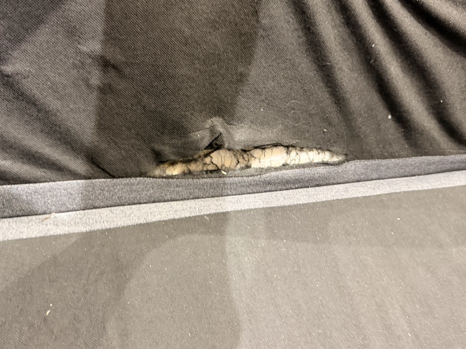 Sofa cama com um defeito nao aparente