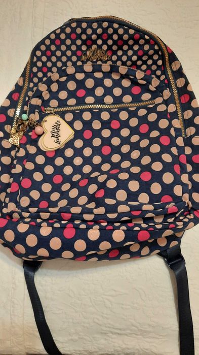 Mochila e estojo igual
