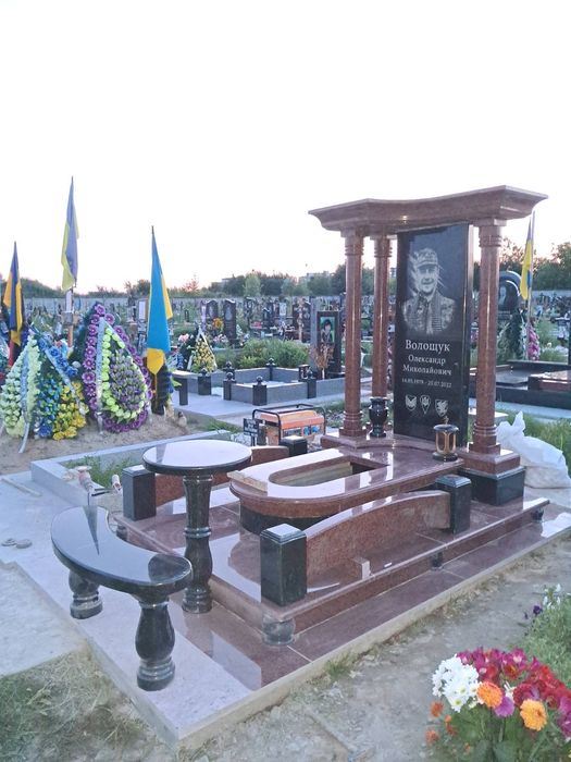 Гранітний Пам'ятник