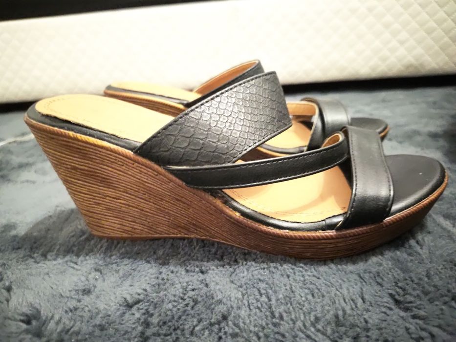Buty na koturnie